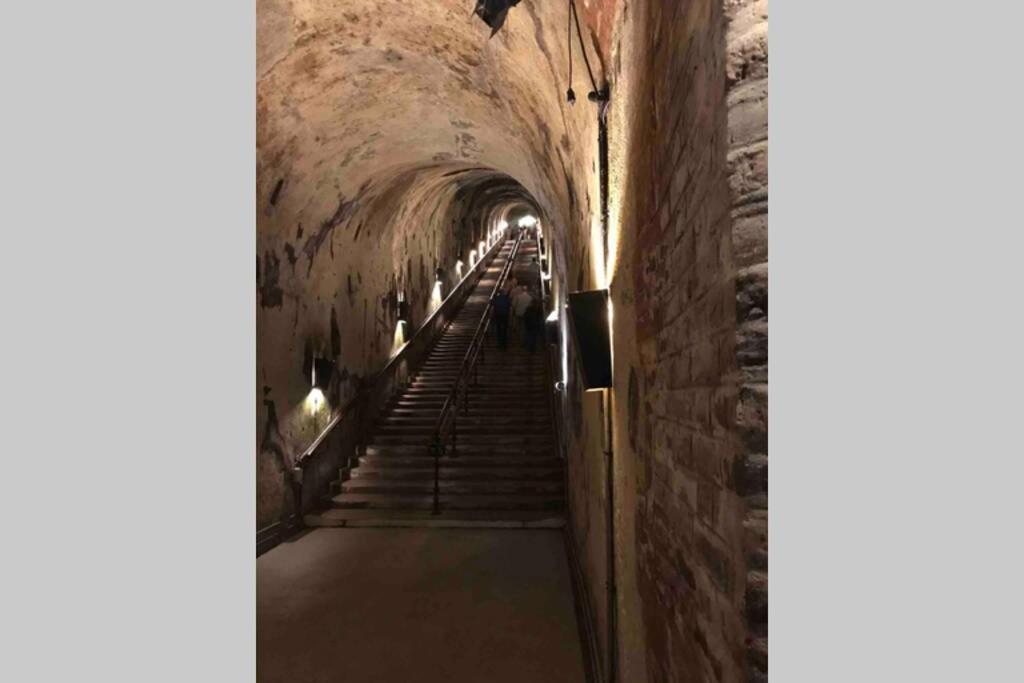 Apartament Superbe Loft 100M2 Proche Cathedrale Avec Parking Reims Zewnętrze zdjęcie
